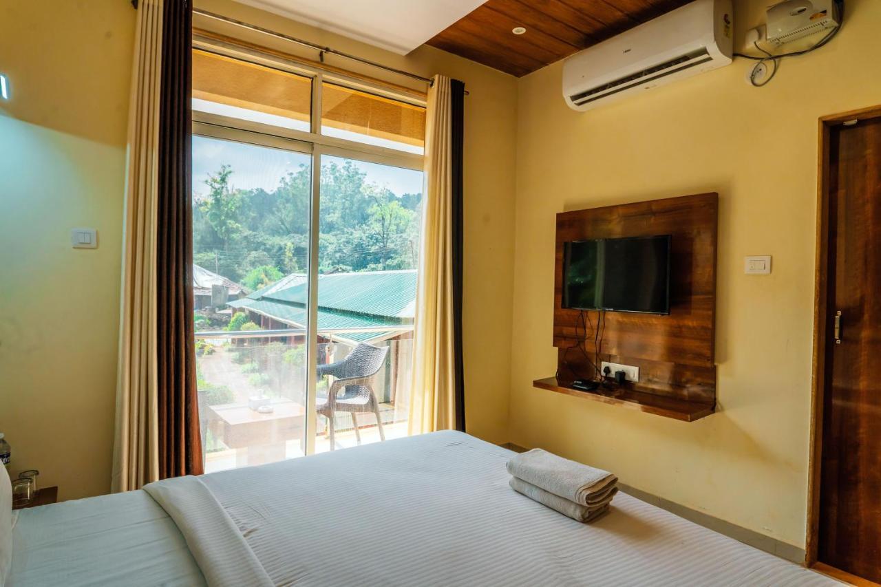 The Oak Woods Hotel Mahabaleshwar Exterior photo